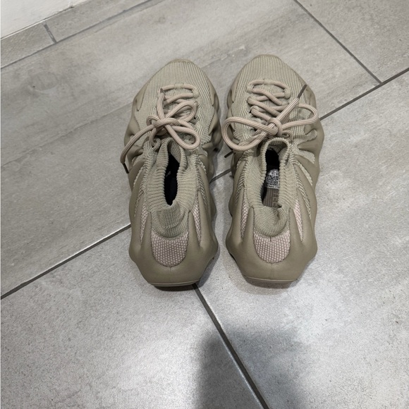 Yezzy - Picture 3 of 5